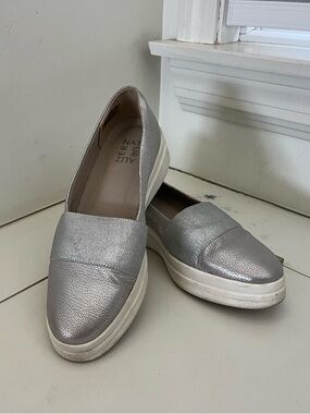 Naturalizer sneakers 9.5